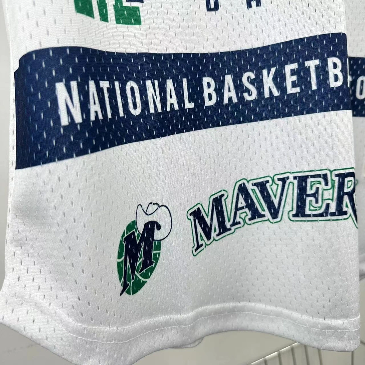 Dallas Mavericks Mitchell & Ness HWC Retro Tee for Men - Detail Closeup - Fabric Texture