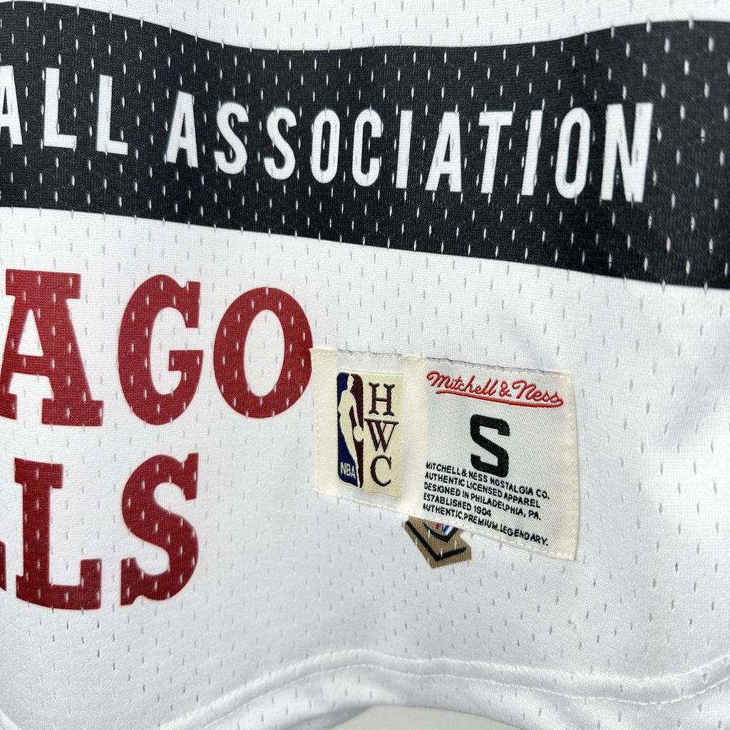 Chicago Bulls Mitchell & Ness HWC Retro Tee for Men | Premium Vintage Style