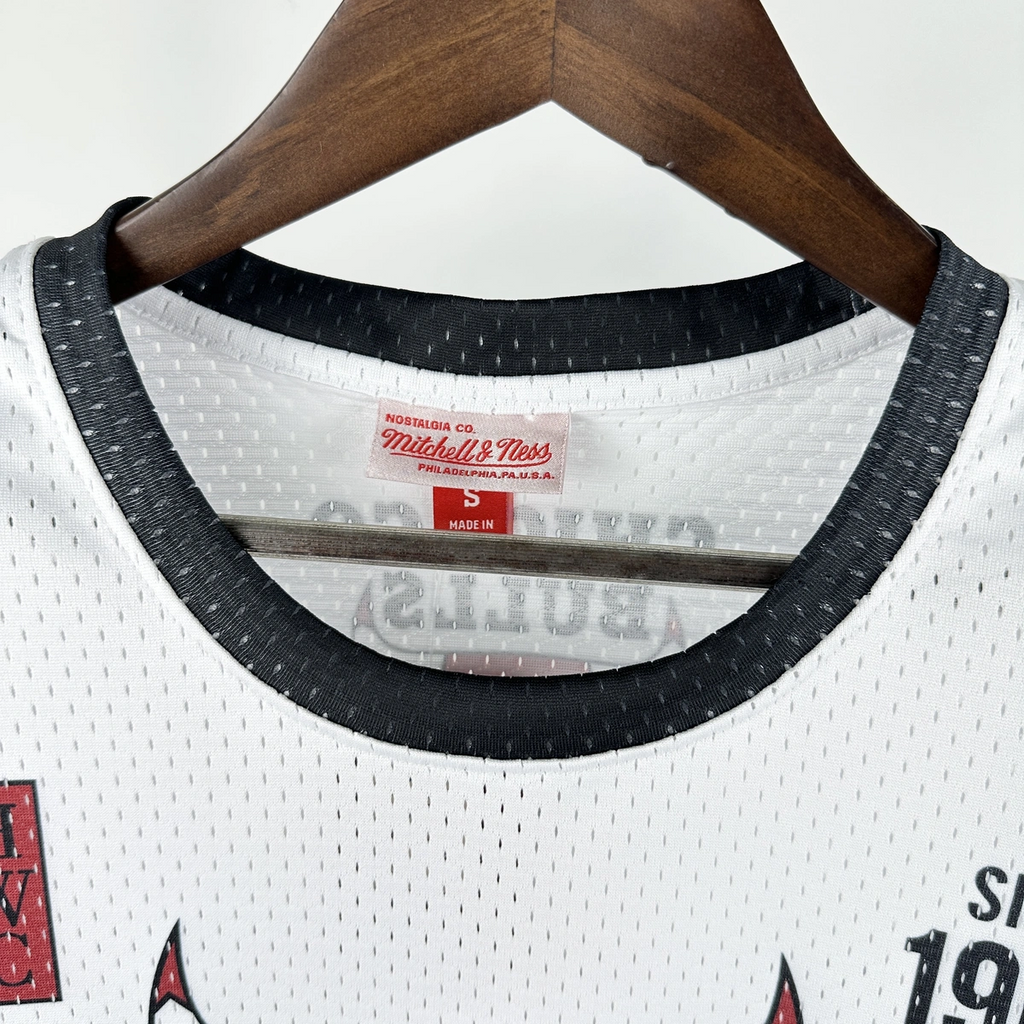 Chicago Bulls Mitchell & Ness HWC Retro Tee for Men | Premium Vintage Style