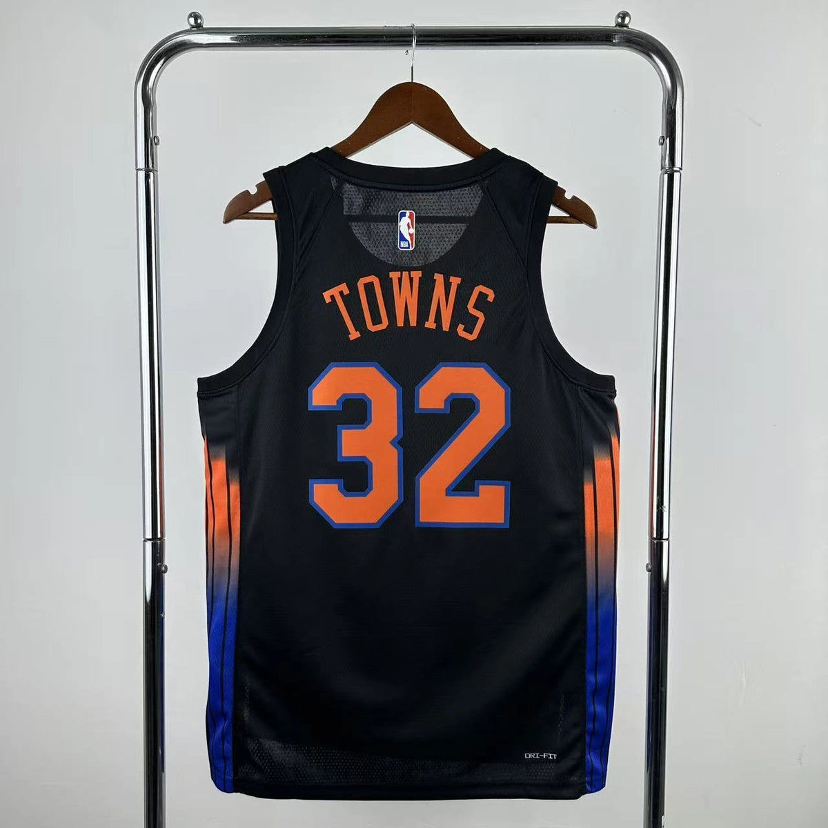 Karl-Anthony Towns No.32 New York Knicks Statement Edition Jersey 2025-26 NBA Authentic Swingman Jersey - View 2
